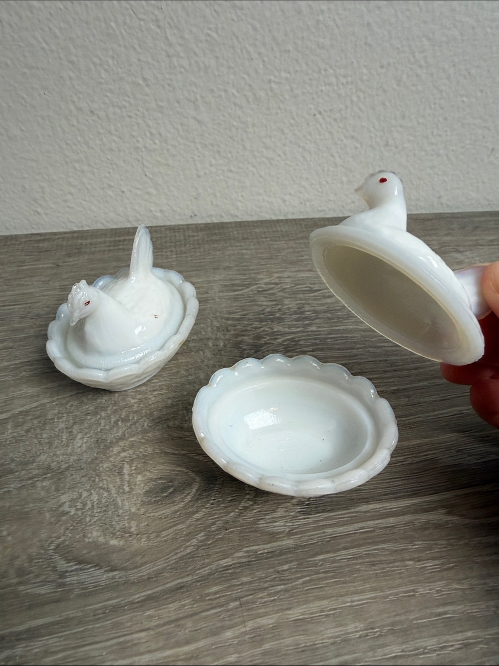 Vintage Westmoreland White Opal Glass Hen On Nest Mini Salt Cellar Basketweave - Picture 3 of 7